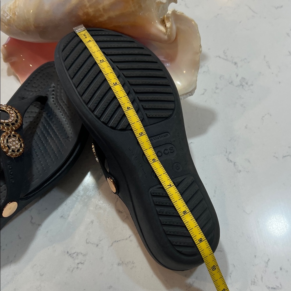 Crocs Sanrah Diamante Wedge Flip Flops in black with gold embellishments sz 6 - Picture 14 of 15